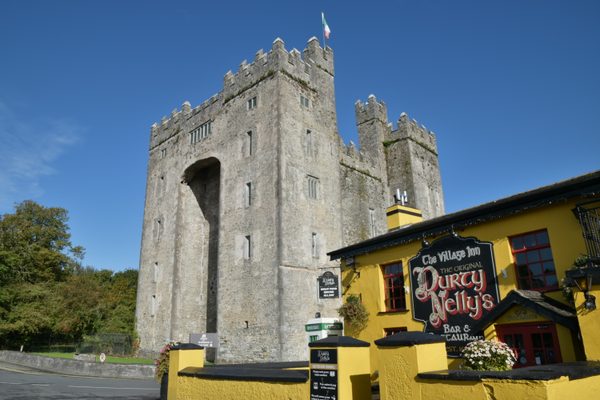 Durty Nelly's pub, tucked below the castle