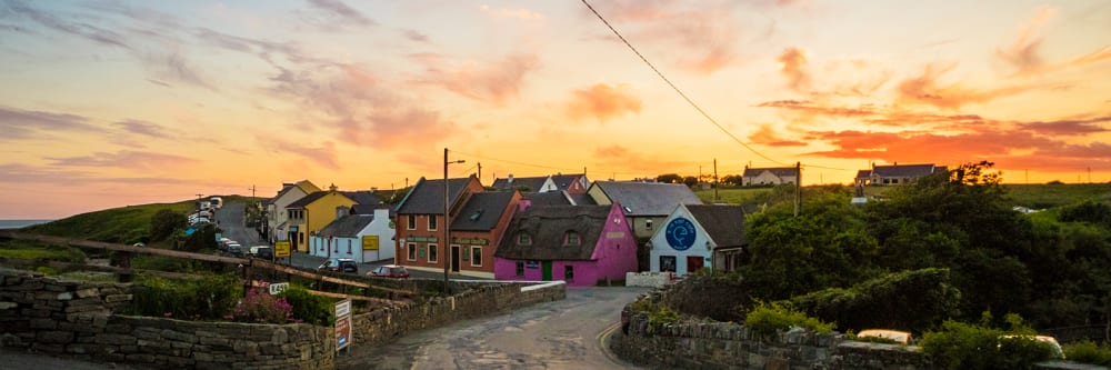 Musicians playing in a traditional Irish pub in Doolin